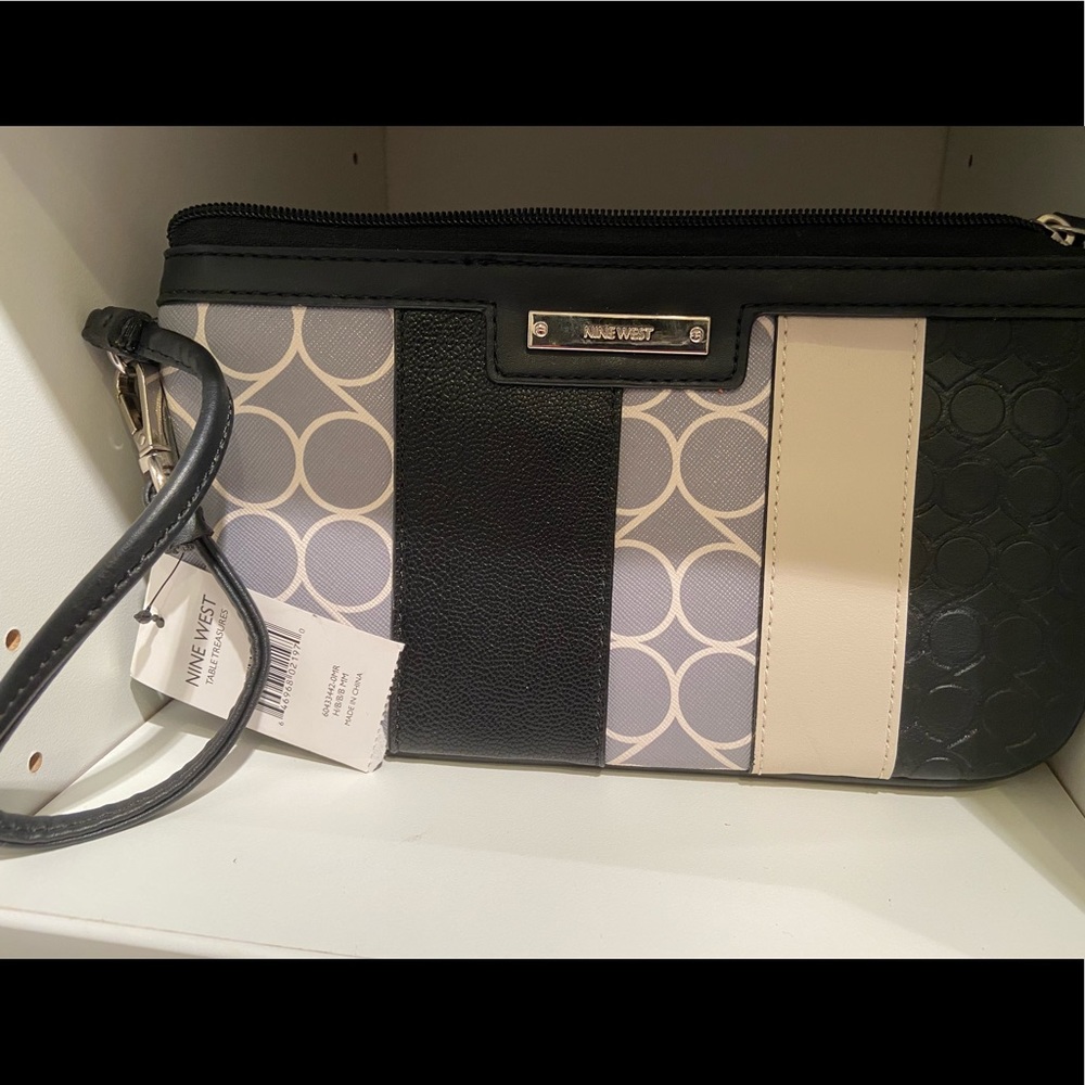 **SOLD** NEW/Never Used Nine West Wristlet